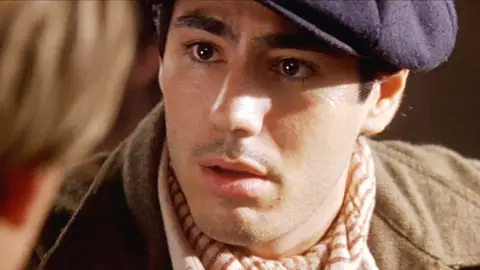 Danny Nucci como Fabrizio en Titanic Danny Nucci como Fabrizio en Titanic