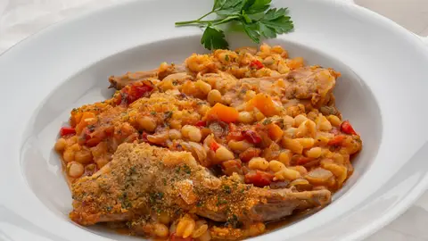 Gratinado de alubias con conejo, de Karlos Arguiñano Gratinado de alubias con conejo, de Karlos Arguiñano