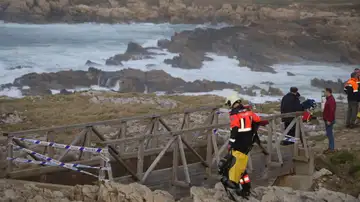 Continúa el dispositivo de búsqueda para dar con el desaparecido en el accidente de Santander Continúa el dispositivo de búsqueda para dar con el desaparecido en el accidente de Santander