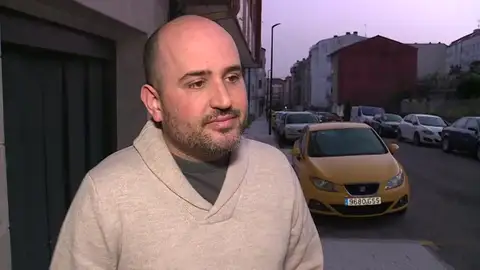 Jesús Arzúa, presidente de la asociación MIR España Pillado en Santiago copiando con unas gafas con Inteligencia Artificial en el examen MIR