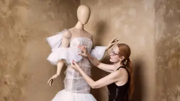 Ana Locking inaugura una exposición que recorre sus piezas más icónicas Ana Locking inaugura una exposición que recorre sus piezas más icónicas