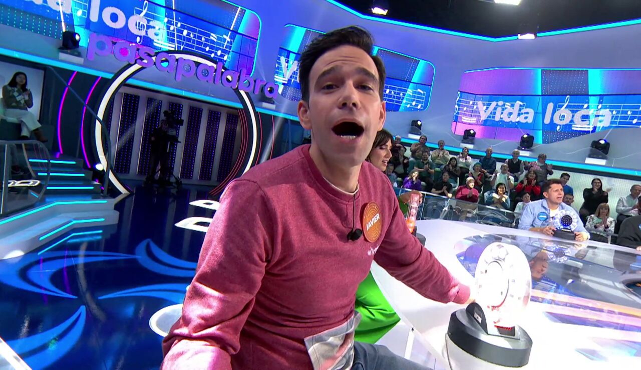 Javier se deja llevar por &lsquo;La vida loca&rsquo; en una nueva exhibici&oacute;n de su voz en Pasapalabra
