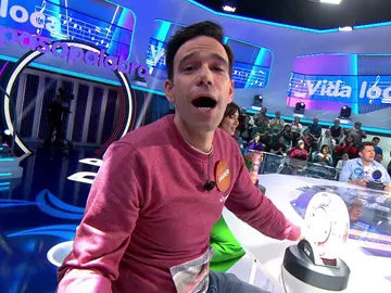 Javier se deja llevar por ‘La vida loca’ en una nueva exhibición de su voz en Pasapalabra Javier se deja llevar por ‘La vida loca’ en una nueva exhibición de su voz en Pasapalabra