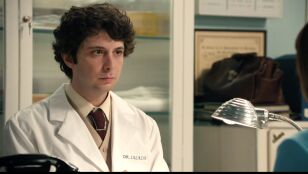 Cap&iacute;tulo 512 de Sue&ntilde;os de Libertad; 5 de marzo: Miguel y Nieves comienzan a trabajar juntos en el dispensario