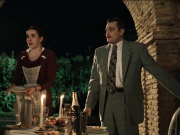 Tasio, m&aacute;s inc&oacute;modo que nunca en la cena rom&aacute;ntica junto a Carmen y con&hellip; &iexcl;Paula como camarera!