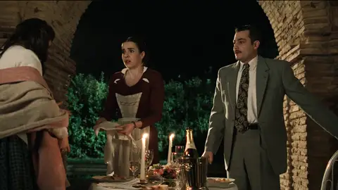 Tasio, más incómodo que nunca en la cena romántica junto a Carmen y con… ¡Paula como camarera! Tasio, más incómodo que nunca en la cena romántica junto a Carmen y con… ¡Paula como camarera!