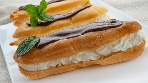 Receta de relámpagos de nata con chocolates, de Arguiñano: "El postre que comieron en el Titanic el día que se hundió" Receta de relámpagos de nata con chocolates, de Arguiñano: "El postre que comieron en el Titanic el día que se hundió"