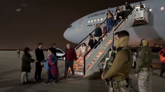 Primer avión fletado por el ministerio de Defensa