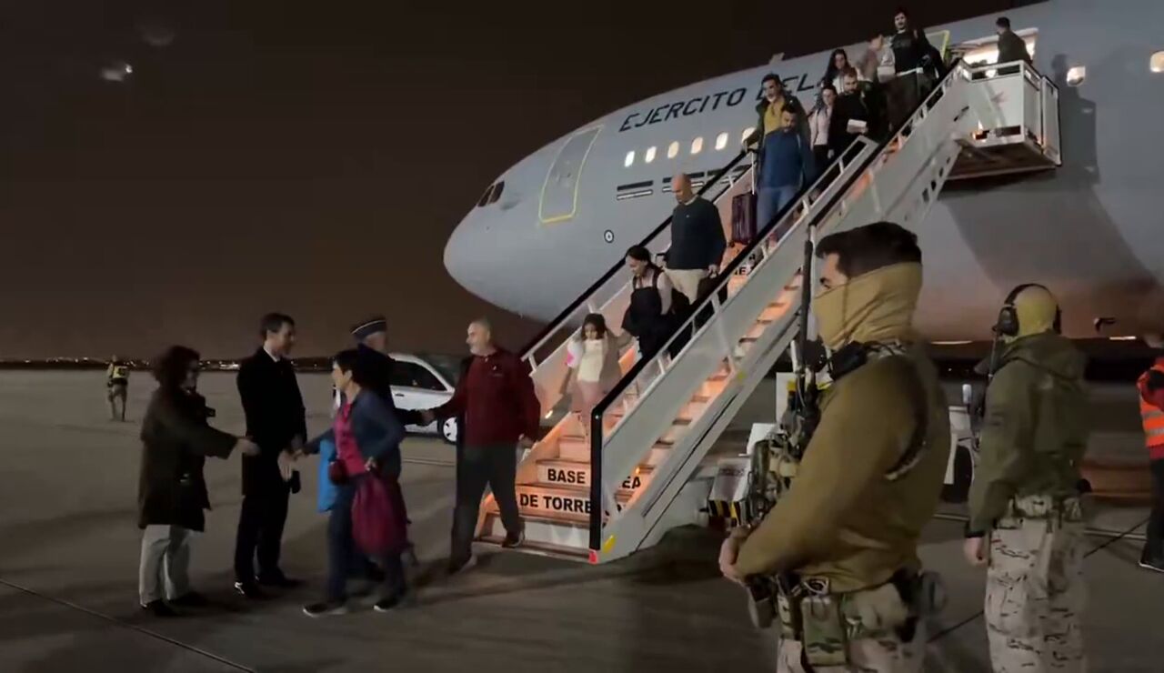 Primer avi&oacute;n fletado por el ministerio de Defensa