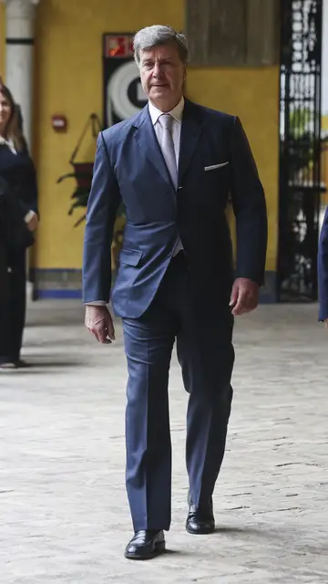 Cayetano Martínez de Irujo en la inauguración en Dueñas Cayetano Martínez de Irujo en la inauguración en Dueñas