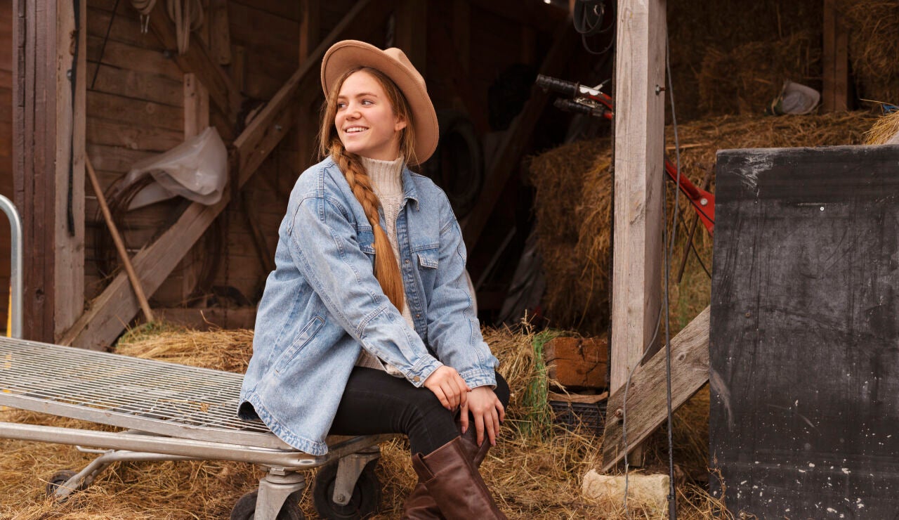 Modelo con un outfit estilo country