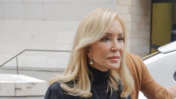 Carmen Lomana, en la despedida a Fernando &Oacute;nega