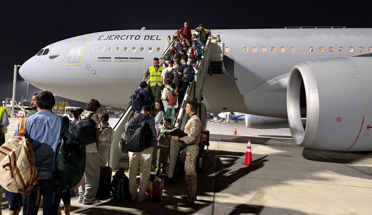 El primer avi&oacute;n militar con 171 evacuados de Oriente Pr&oacute;ximo