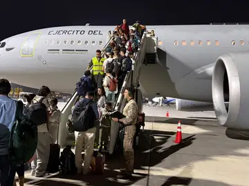 El primer avión militar con 171 evacuados de Oriente Próximo El primer avión militar con 171 evacuados de Oriente Próximo