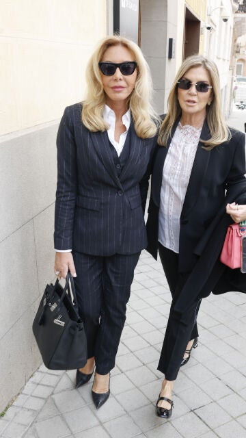 Norma Duval y Susana Uribarri ante las cámaras