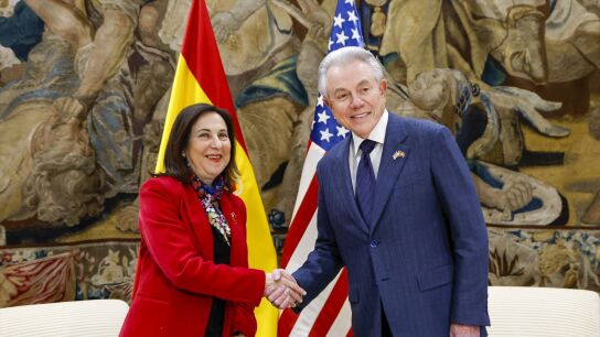 Margarita Robles con el embajador de Estados Unidos en Espa&ntilde;a