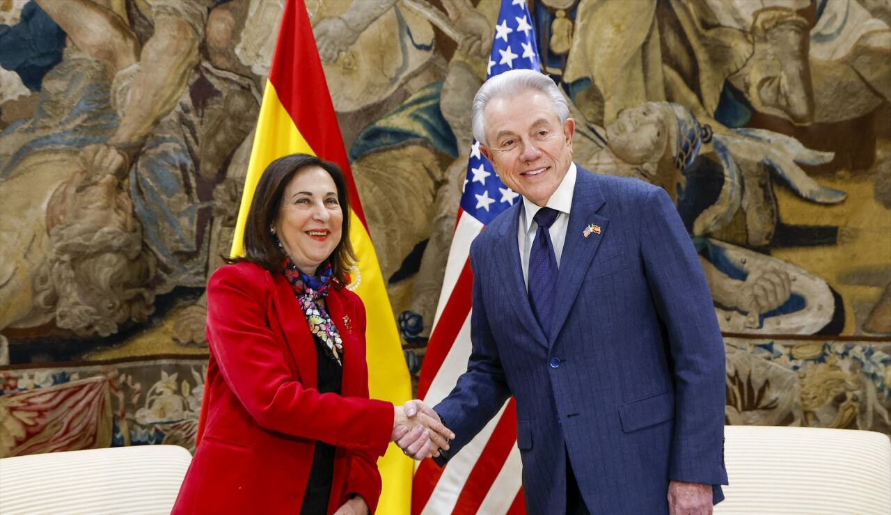 Margarita Robles con el embajador de Estados Unidos en Espa&ntilde;a