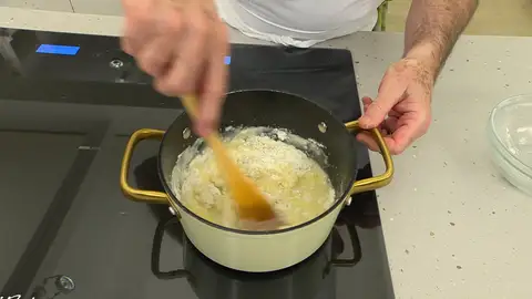 Incorpora de golpe la harina Incorpora de golpe la harina