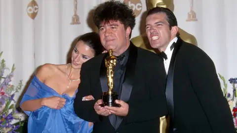 Penélope Cruz en los Oscar junto a Almodóvar y Antonio Banderas Penélope Cruz en los Oscar junto a Almodóvar y Antonio Banderas
