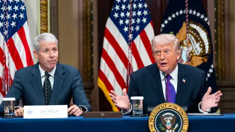 Donald Trump se pone nota. Donald Trump se pone nota.