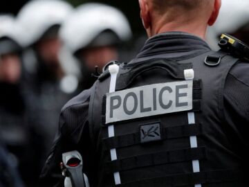 Polic&iacute;a antidisturbios francesa en un ejercicio de entrenamiento en Ris-Orangis el 30 de agosto de 2021.