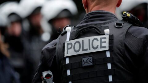 Polic&iacute;a antidisturbios francesa en un ejercicio de entrenamiento en Ris-Orangis el 30 de agosto de 2021.