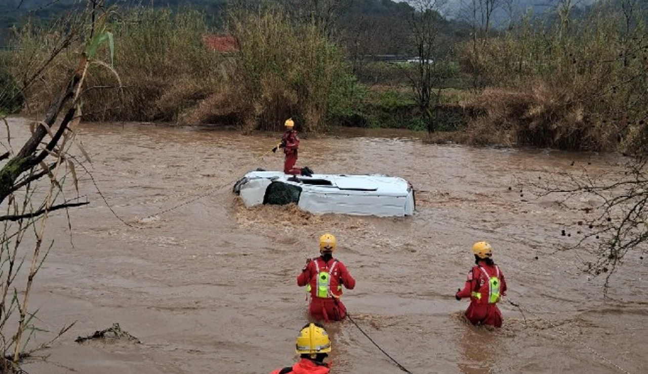 Labores de búsqueda del desaparecido en Linars del Vallès
