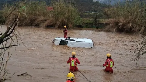 Labores de búsqueda del desaparecido en Linars del Vallès Labores de búsqueda del desaparecido en Linars del Vallès