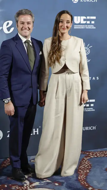 Lucía Pombo y Álvaro López en una gala benéfica Lucía Pombo y Álvaro López en una gala benéfica