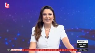 La presentadora del informativo nacional turco pronuncia un mensaje de agradecimiento en espa&ntilde;ol.