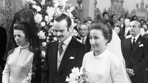 Margarita de Borbón y Carlos Zurita el día de su boda, el 12 de octubre de 1972 Margarita de Borbón y Carlos Zurita el día de su boda, el 12 de octubre de 1972