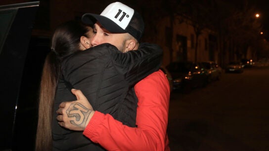 Kiko Rivera y su madre, Isabel Pantoja abraz&aacute;ndose