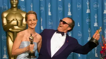 Helen Hunt con su Oscar junto a Jack Nicholson Helen Hunt con su Oscar junto a Jack Nicholson