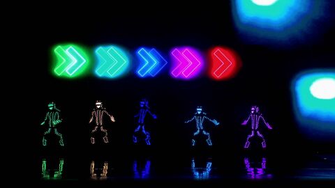 Jos&eacute; Y&eacute;lamo protagonista de un videojuego en un baile de luces en El Desaf&iacute;o 