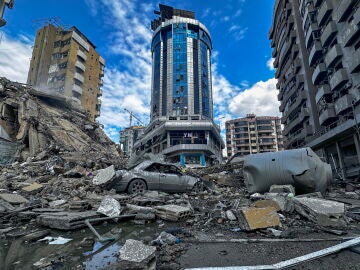 Un edificio destruido tras un ataque a&eacute;reo israel&iacute; en el barrio de Chiyah de Beirut