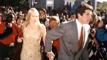 Daryl Hannah y John F. Kennedy Jr. durante su relación Daryl Hannah y John F. Kennedy Jr. durante su relación