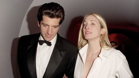 John F. Kennedy y Carolyn Bessette en la década de los 90