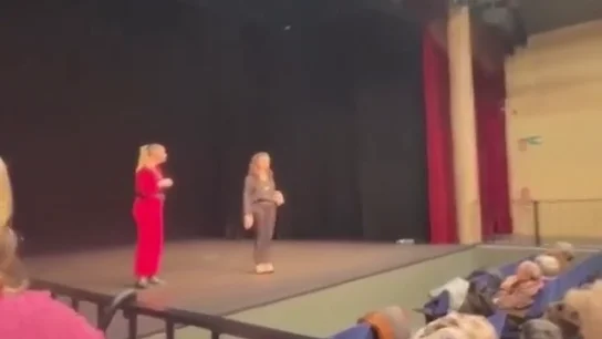 Dimite la concejala de la Mujer de Collado Villalba tras censurar una obra de teatro feminista: "Esto termina aquí" Dimite la concejala de la Mujer de Collado Villalba tras censurar una obra de teatro feminista: "Esto termina aquí"
