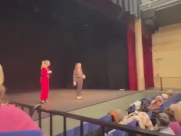Dimite la concejala de la Mujer de Collado Villalba tras censurar una obra de teatro feminista: "Esto termina aquí" Dimite la concejala de la Mujer de Collado Villalba tras censurar una obra de teatro feminista: "Esto termina aquí"