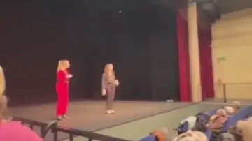 Dimite la concejala de la Mujer de Collado Villalba tras censurar una obra de teatro feminista: "Esto termina aquí" Dimite la concejala de la Mujer de Collado Villalba tras censurar una obra de teatro feminista: "Esto termina aquí"