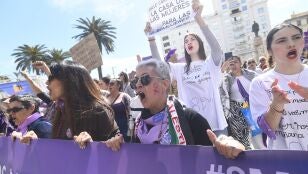 Miles de andaluces se manifiestan este domingo en 8M marcado por la defensa del feminismo y el rechazo a la guerra