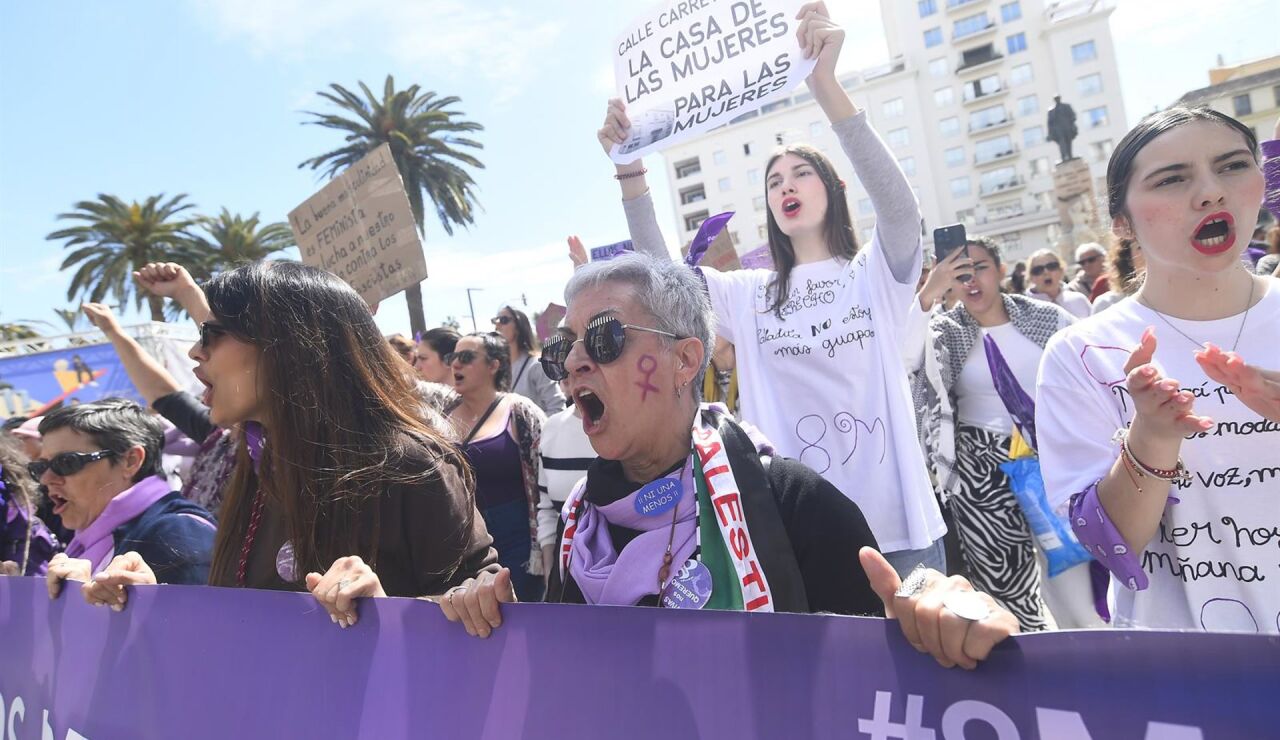Miles de andaluces se manifiestan este domingo en 8M marcado por la defensa del feminismo y el rechazo a la guerra