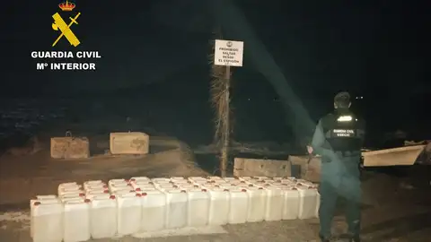 Imagen de archivo Guardia Civil de Almería en su lucha contra el "petaqueo". Imagen de archivo Guardia Civil de Almería en su lucha contra el "petaqueo".