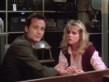 Jennifer Runyon Corman y Bill Murray en Los cazafantasmas Jennifer Runyon Corman y Bill Murray en Los cazafantasmas