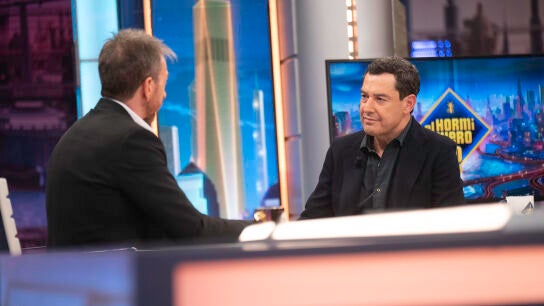 "He tenido que ir al psic&oacute;logo": Juanma Moreno se rompe al recordar la desgracia ferroviaria en Adamuz 
