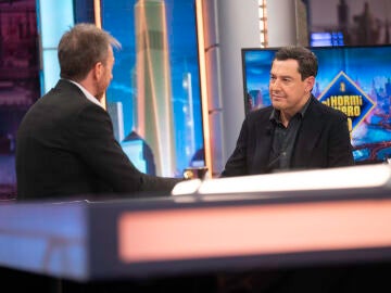 "He tenido que ir al psic&oacute;logo": Juanma Moreno se rompe al recordar la desgracia ferroviaria en Adamuz 