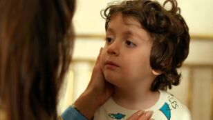 Alya se despide de su hijo entre mentiras para evitar causarle m&aacute;s dolor