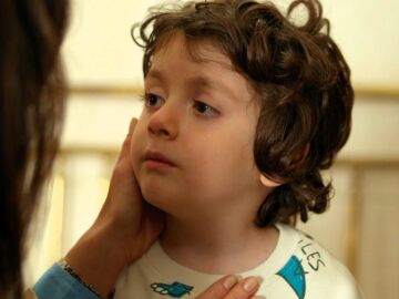 Alya se despide de su hijo entre mentiras para evitar causarle m&aacute;s dolor