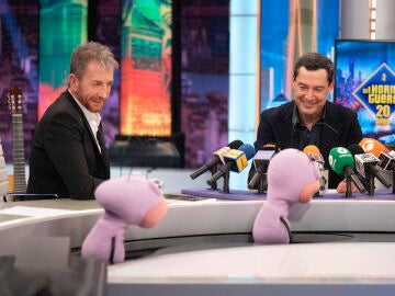 Juanma Moreno, sobre Antonio Banderas: &ldquo;Tiene madera de pol&iacute;tico&rdquo;