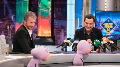 Juanma Moreno desvela una cualidad oculta de Antonio Banderas: “Tiene madera de político” Juanma Moreno desvela una cualidad oculta de Antonio Banderas: “Tiene madera de político”